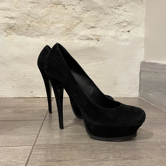 Yves Saint Laurent Black Suede Platform Pumps